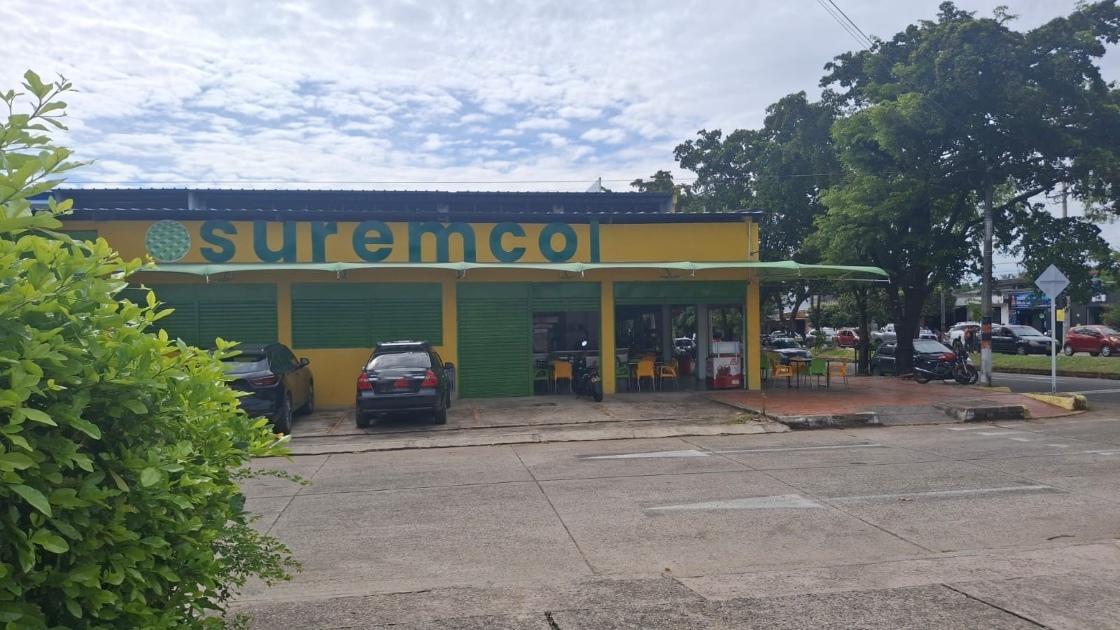 Fachada del establecimiento Suremcol, identificado como fruver en Yopal, Casanare.