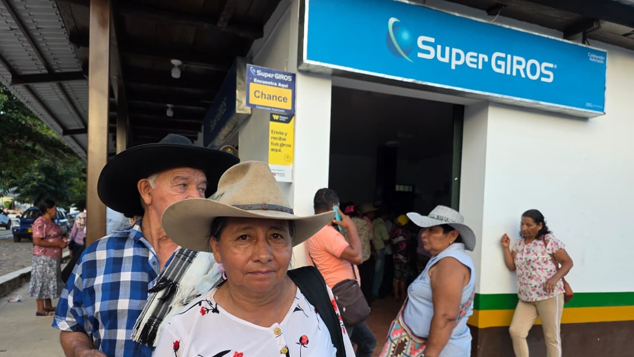 Adultos mayores en Casanare durante jornada de pago del programa Colombia Mayor en 2026.