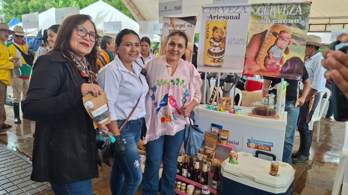 Mujer artesana participa en encuentro de economías populares en Yopal
