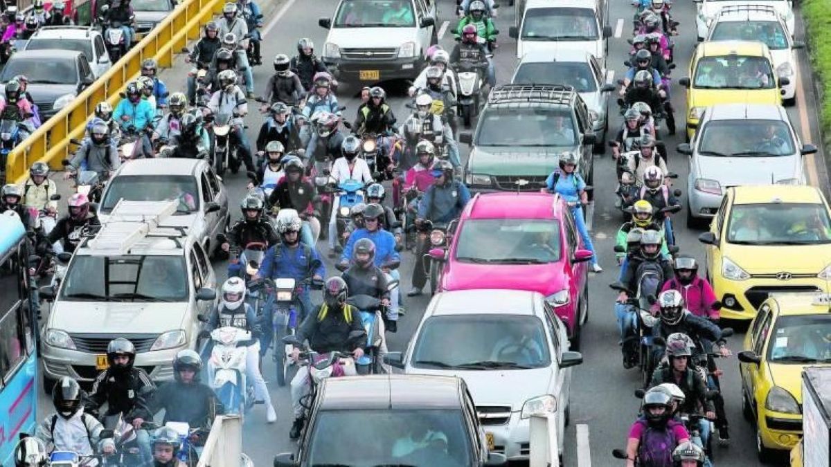 Motociclistas en Colombia y debate por propuesta de SOAT gratis para motos