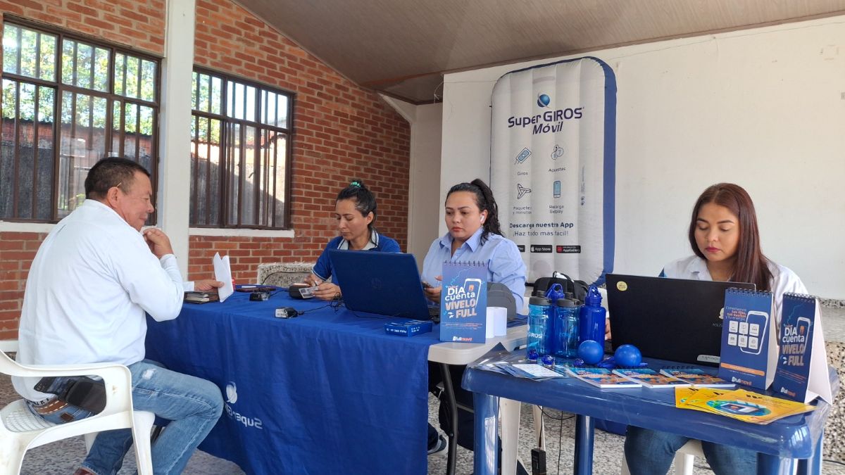 Adultos mayores beneficiarios de Colombia Mayor en Casanare durante jornada de pagos