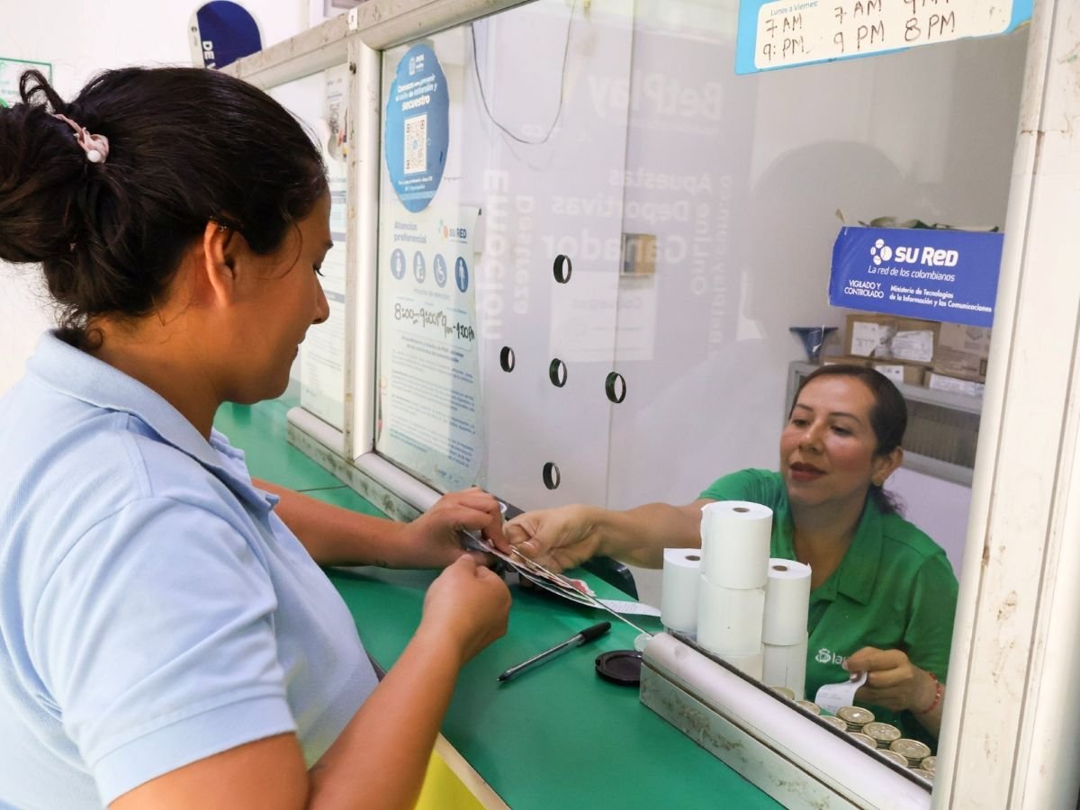Beneficiaria recibe dinero correspondiente a una transferencia de Renta Ciudadana y Devolución del IVA